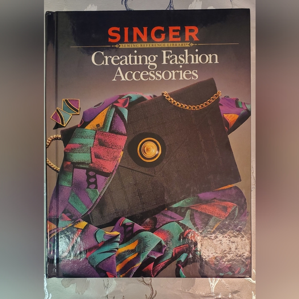 🎁🆓️Gift - Hard Cover Creating Fashion Accessories Singer Brand New